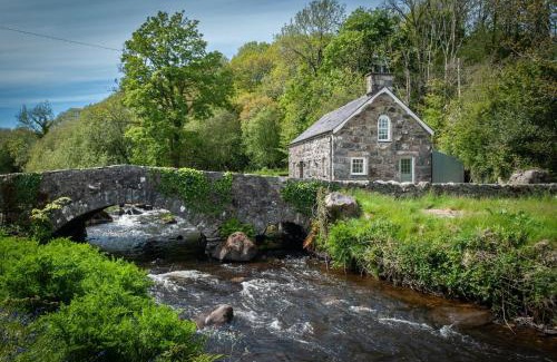 Llwyndyrys House | Otter Cottage