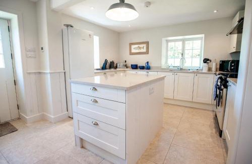 Llwyndyrys House | Otter Cottage