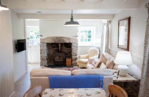 Llwyndyrys House | Otter Cottage