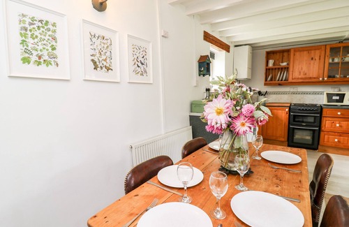 Llandeilo Cottage | Otters Holt