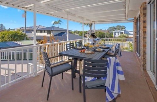 Lake Cathie House | Otto House - family beach house with pool