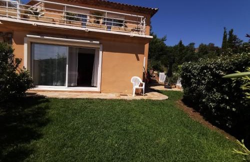 Bormes-Les-Mimosas Apartment | Ou Souleou