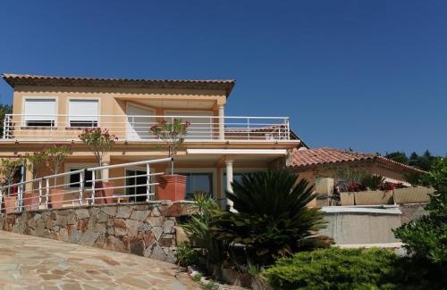 Bormes-Les-Mimosas Apartment | Ou Souleou