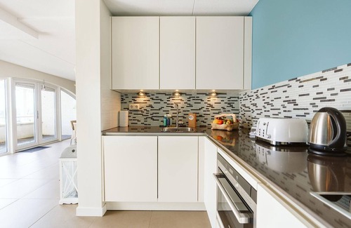 Ouddorp House | Ouddorp – Marina Port Zélande luxurious vacation apartment, anchored directly to the yacht harbour and Grevelingen, beach reachable by foot (5 minutes).