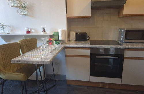 Wolverhampton Apartment | Our Apartment is a Home Away From Home Choice, Tastefully Furnished for Comfort