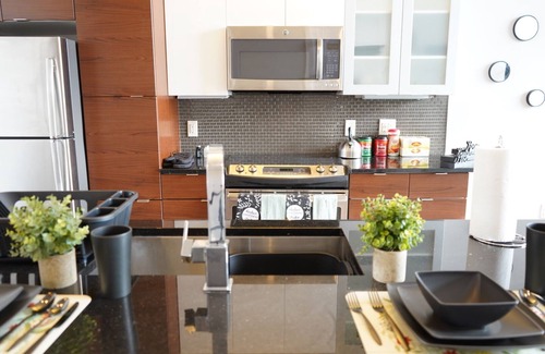 Beachwood Apartment | Our bright and airy apartment offers 1 bedroom, featuring a queen-size bed
