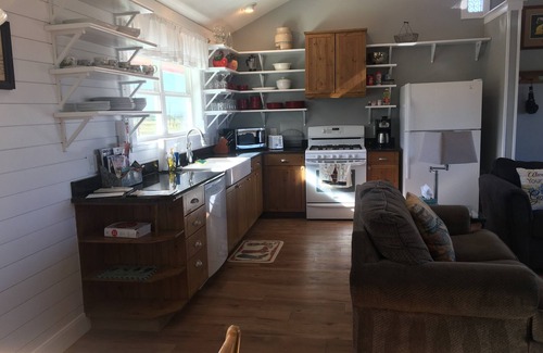 Lockhart Apartment | Our Cozy, Quiet, Comfortable place in the Country - 2 Bedroom 900 sq ft w/view