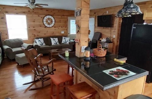 New Tazewell Boat Rental | "Our Happy Place", Floating Home, Sleeps 10; 4 bed/1.5 bath