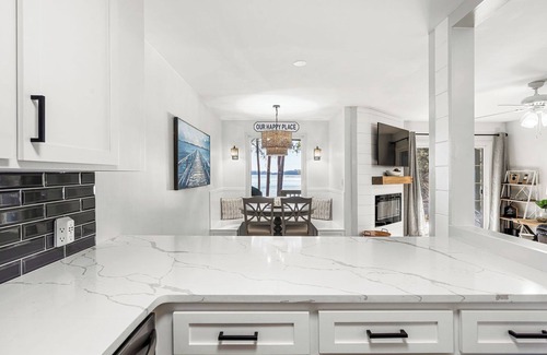 Anderson Condo | “Our Happy Place” on Lake Hartwell: Ready for you to relax and unwind!