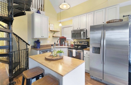 Ottawa House | Our Happy Place On The River | 1 Bed, 1 Bath