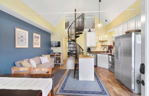 Ottawa House | Our Happy Place On The River | 1 Bed, 1 Bath