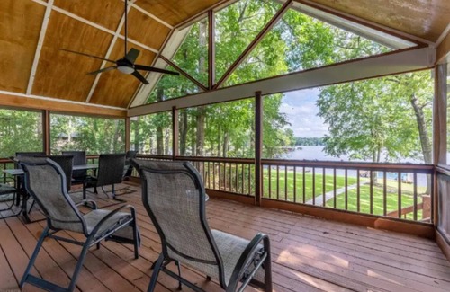 Milledgeville House | Our Happy Place with a view on Lake Sinclair