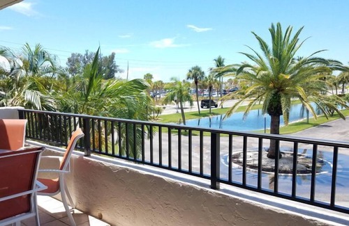 Siesta Key Condo | Our House at the Beach E-102 Modern, light-filled, spacious