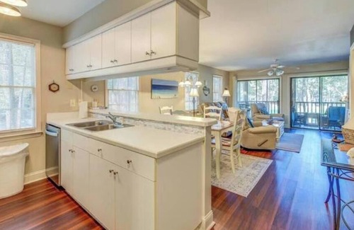 Pawleys Island Condo | Our Li'l Getawave! Two-bedroom condo in Pawleys Plantation Golf and Country Club