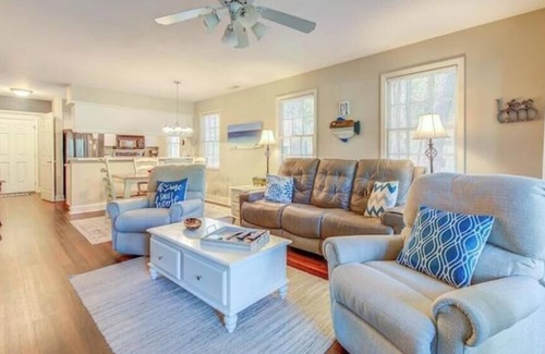 Pawleys Island Condo | Our Li'l Getawave! Two-bedroom condo in Pawleys Plantation Golf and Country Club