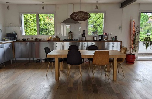 Noisy-le-Sec House | Our lovely and quiet house with garden awaits you.