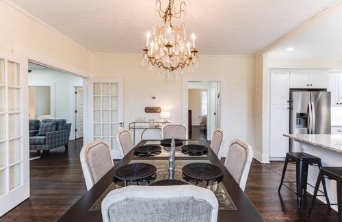 Taylorville House | Our Nest at Spiller l Adorable Home near UA