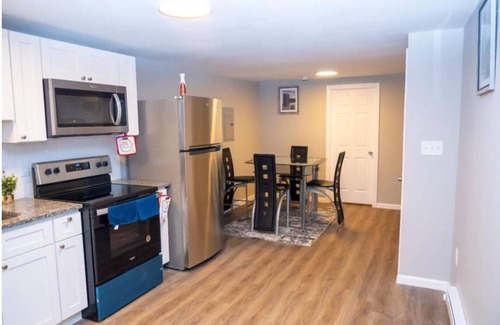 Overbrook Apartment | Ousby Luxury Apartment unit 1.2-bedroom with AC, WiFi in wonderful Philadelphia.