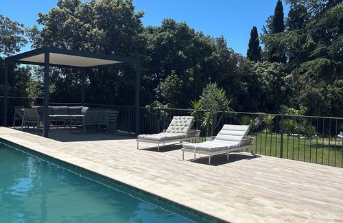Morieres-les-Avignon House | Outbuilding house