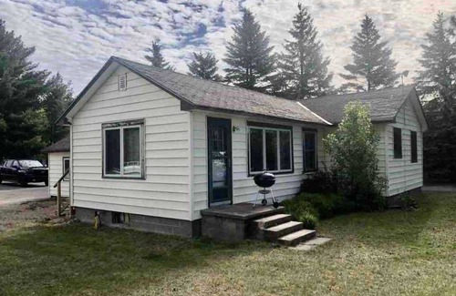 Big Bay Cottage | Outdoor Adventure on Lake Independence