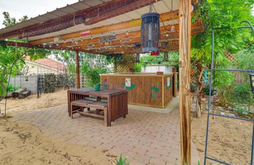 Albuquerque House | Outdoor Bar and Large Pool Retro ABQ Retreat!