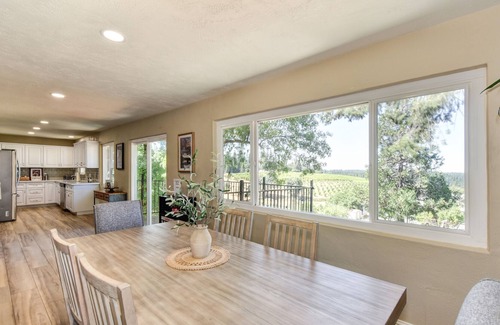 Apple Hill House | Outdoor Dinning, Hot Tub, + Horseshoe Pit
