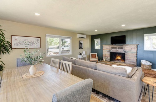 Apple Hill House | Outdoor Dinning, Hot Tub, + Horseshoe Pit