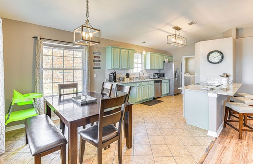 Milton House | Outdoor Entertaining Space: Family Home in Milton