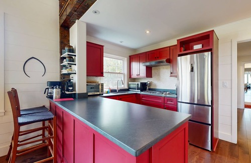Sunderland House | Outdoor enthusiast's dream with designer interior & Mt. Equinox views