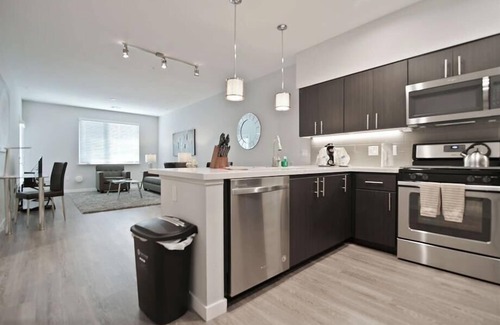 Menlo Park Apartment | Outdoor Heated Pool & Rooftop | Menlo Park | Baylands