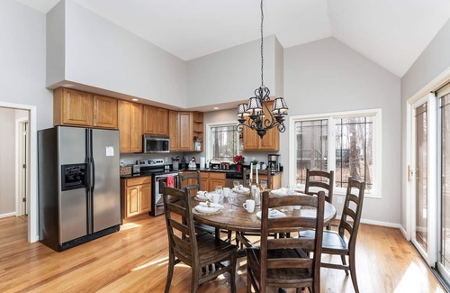 Wintergreen Ski Chalet | *Outdoor Oasis/wood firepit /2 rooms main floor*