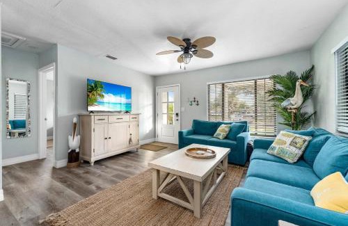 St. Petersburg - Clearwater House | Outdoor oasis Golf cart 5mi to Beach