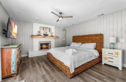 St. Petersburg - Clearwater House | Outdoor oasis Golf cart 5mi to Beach