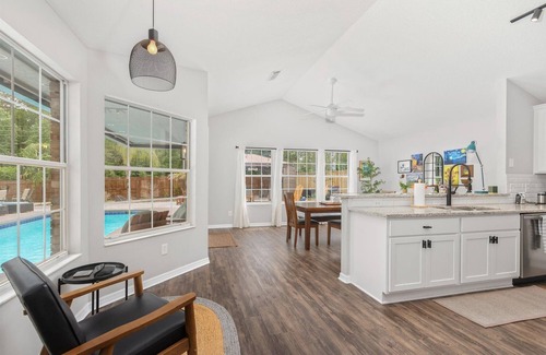 Golden Glades - The Woods House | Outdoor Oasis off Beach and Atlantic
