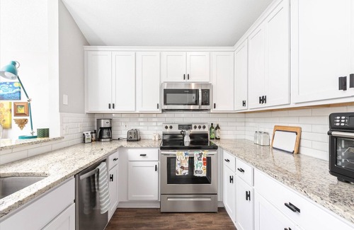 Golden Glades - The Woods House | Outdoor Oasis off Beach and Atlantic