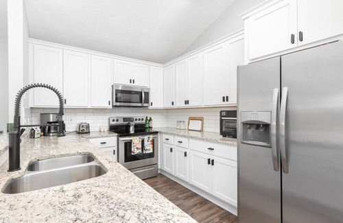 Golden Glades - The Woods House | Outdoor Oasis off Beach and Atlantic