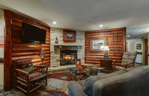 Galena Hotel | Outdoor Pool, Hot Breakfast, Deluxe 2 Queen, Stoney Creek Quad Cities