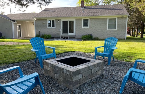 East Falmouth Cottage | Outdoor Shower, Firepit, BBQ, AC units and more! Near downtown and beaches!