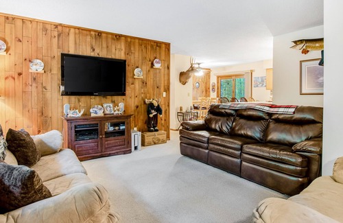 Hazelhurst House | Outdoorsy Ranch w/Full Kitchen, Furnished Deck, Firepit, Central A/C - Dogs OK
