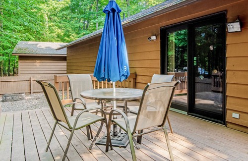 Hazelhurst House | Outdoorsy Ranch w/Full Kitchen, Furnished Deck, Firepit, Central A/C - Dogs OK