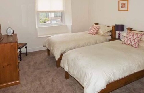 Flookburgh Cottage | OUTERTHWAITE COTTAGE, family friendly, with a garden in Flookburgh