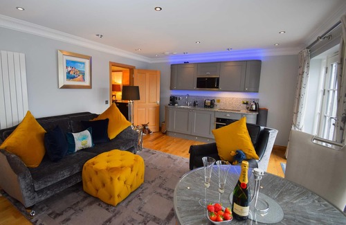 West Laroch Apartment | Outlander Luxury Hideaway - sleeps 2 guests in 1 bedroom