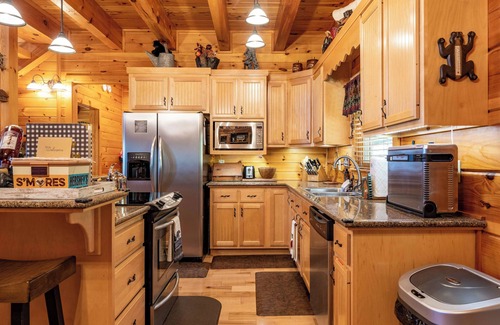 Brasstown Cabin | Outlaw Mountain Lodge: Fire Pit & Panoramic Views!