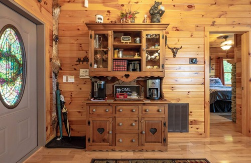 Brasstown Cabin | Outlaw Mountain Lodge: Fire Pit & Panoramic Views!