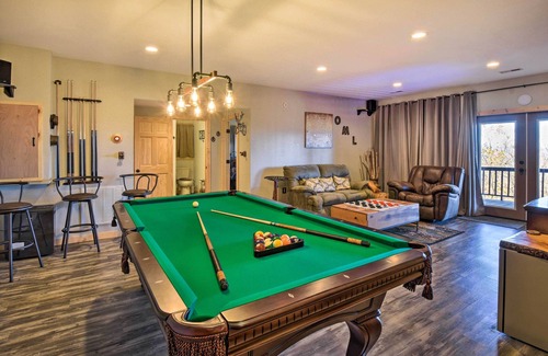 Brasstown Cabin | Outlaw Mountain Lodge: Fire Pit & Panoramic Views!