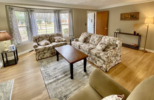 Cleveland Heights House | Outpatient Housing, Super Close to Cleveland Clinic, Fully Fenced-in Backyard
