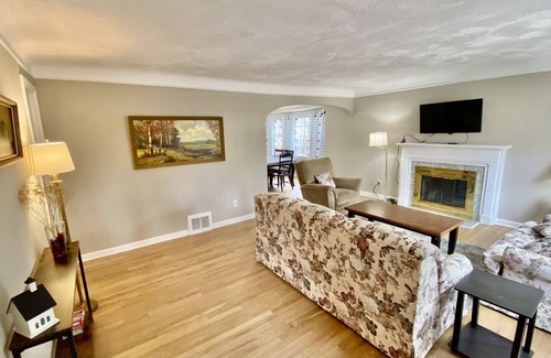 Cleveland Heights House | Outpatient Housing, Super Close to Cleveland Clinic, Fully Fenced-in Backyard