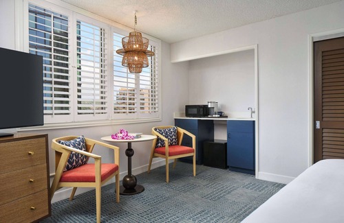 Waikiki Hotel | OUTRIGGER Waikiki Paradise Hotel