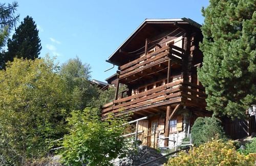 Saint-Luc Ski Chalet | Outside: cottage for 6 people, balcony and terrace with garden furniture -Interior: 80 m2, closed en