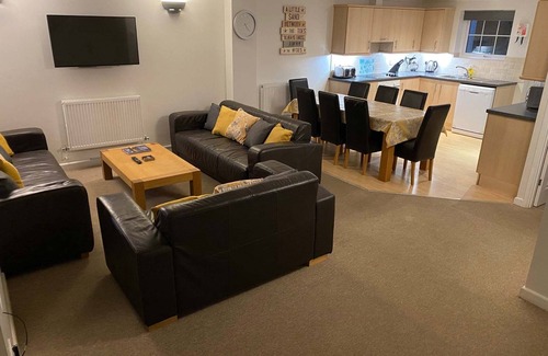 Saint Columb Major Cottage | Outstanding 4 Bedroom Open-Plan Lodge.